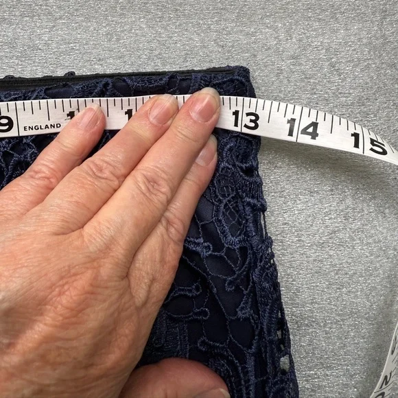 Forever 21 - Elegant Navy Lace Mini Skirt - Picture 4 of 8